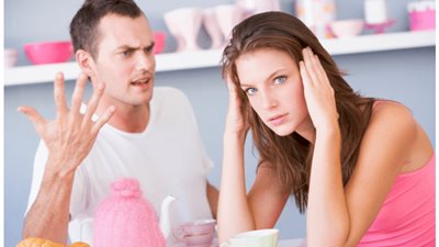 طرق بسيطة للتواصل بين الزوجين بعد ضغوط العمل