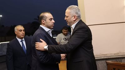 نجوم الفن والإعلام في عزاء والدة تامر أمين (صور)