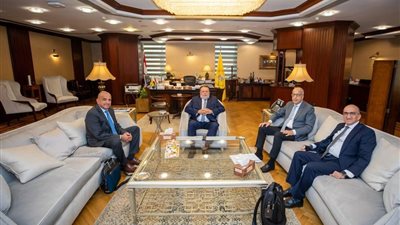 محافظ البنك المركزي يستعرض الفرص الواعدة للاستثمار الأجنبي مع مجموعة بنك ABC 