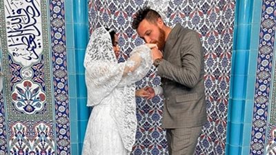 محمود حجازي يحتفل بعقد قرانه على فتاة مجهولة في مسجد بأمريكا (صور)