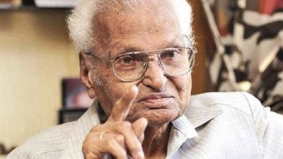 وفاة شيخ المترجمين شوقي جلال عن 92 عامًا