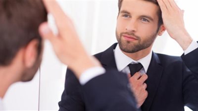 4 أمور تكرهها النساء بمظهر الرجل أغربها «قشرة الشعر»