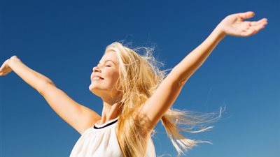 دراسة حديثة تكشف عن عمر الوصول إلى السعادة في حياة الإنسان 