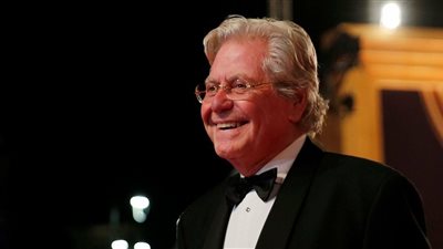 حسين فهمي عن أزمة مصطفى قمر وطارق الشناوي: الفنان لا يجادل ناقدا