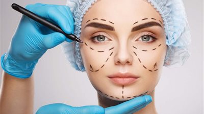بقلم الدكتورة منال أبو العزائم: عمليات التجميل.. نعمة أم نقمة