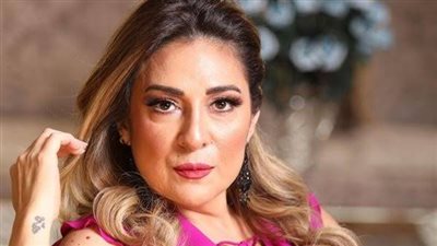 سر خلاف لورا عماد مع ابنتيها بعد انفصالها عن شريف منير