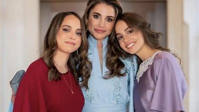 الملكة رانيا تحتفل بعيد ميلاد الأميرتين إيمان وسلمى: «ياقلب ماما» (صور)  