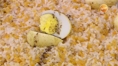 طريقة عمل الكشري الأصفر في دقائق