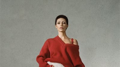 كيم كاردشيان في إطلالة صادمة بملابس مثيرة وشعر قصير