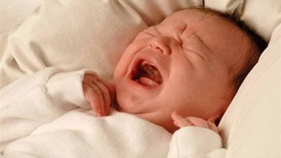  أسباب بكاء طفلك و4 خطوات لتهدئته