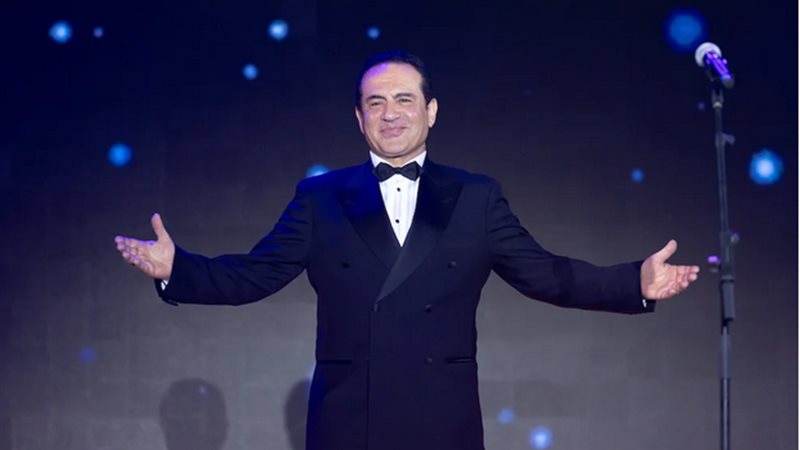 المطرب محمد ثروت
