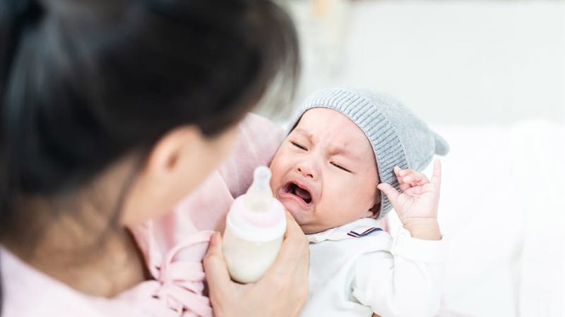 اسباب رفض الطفل الرضاعة