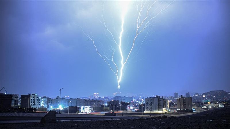 البرق يضرب مكة المكرمة