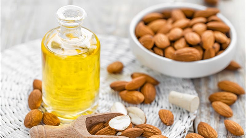 زيت اللوز