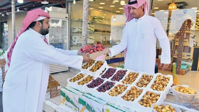 4 آلاف زائر لمهرجان الروضة للتمور 2023 بمنطقة حائل