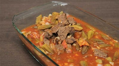 طريقة عمل دقية البامية باللحمة بخطوات سهلة