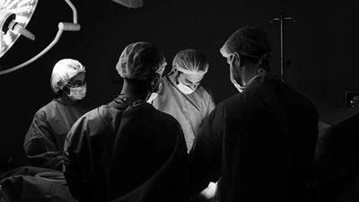 تفسير حلم اقتراب موت المرأة الحامل قبل ميعاد الولادة