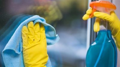 4 وصفات طبيعية لعمل ملمع الزجاج في المنزل «بسيطة وسهلة»