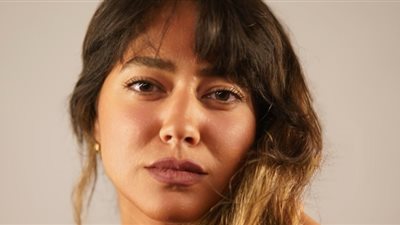 هند عبد الحليم ترد على منتقدي إزالة شامتها 