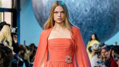 إيلي صعب ينقل الإطلالات النهارية إلى مستوى آخر من الرقي والأناقة (صور)