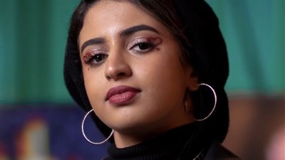 هدى المرزوق | رسامة بحرينية أبدعت في الرسم بالإضاءة