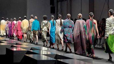 كبار مصممي الأزياء في العالم يزينون أسبوع الموضة بدبي