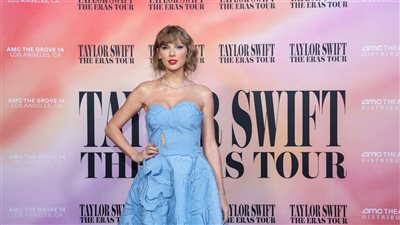 تايلور سويفت تخطف الأنظار بإطلالة العرض الأول لفيلم Eras Tour
