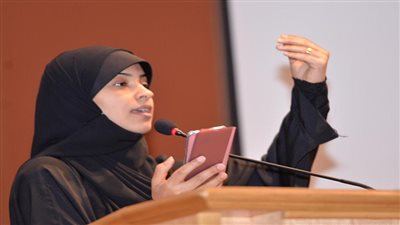 حوراء الهميلي | شاعرة سعودية جريئة وقفت على منصة التتويج