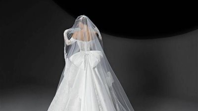 عروس الخريف.. 5 تصميمات فساتين زفاف مفعمة بالأنوثة