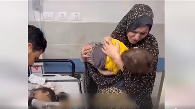 لحظة صدمة أم فقدت أطفالها في الاعتداء الإسرائيلي على غزة (فيديو) 
