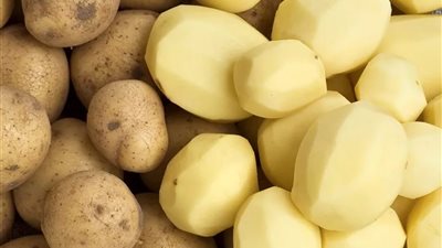 3 طرق لتقشير البطاطس بكل سهولة