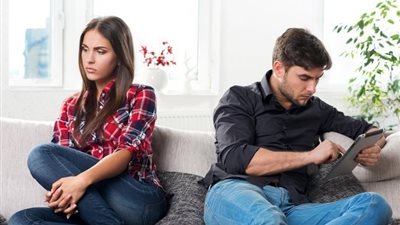 4 أشياء تسبب تجاهل الرجل لزوجته «الشغف فين؟»