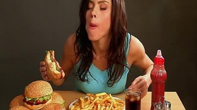 4 أبراج تحب الطعام وتأكل بشراهة 