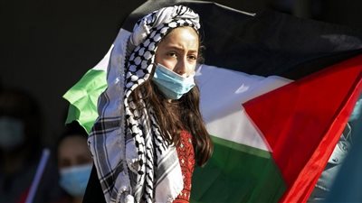 مسلحات بالبصل والعطر.. نساء فلسطين تاريخ أيقونة المقاومة بوجه الاحتلال 