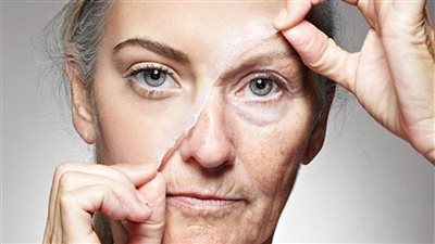 8 أسباب تؤدي إلى إصابة الفتيات بالتجاعيد المبكرة