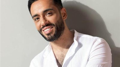 رامي جمال يؤدون مناسك العمرة مع نجوم الطرب