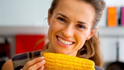 تفسير حلم أكل الذرة في المنام للعزباء والمتزوجة