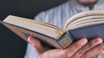 هل تناول الطعام أثناء قراءة القرآن حرام؟ «الإفتاء تجيب»