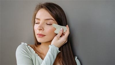 ما هي تقنية التدليك بالجواشا وفوائدها لبشرتك وطريقة الاستخدام؟