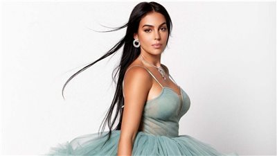 جورجينا تثير الجدل بحزام سعره خرافي (صور)