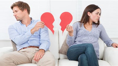 ما حكم طاعة الوالدين في الأمر بطلاق الزوجة؟ «الإفتاء تُجيب»