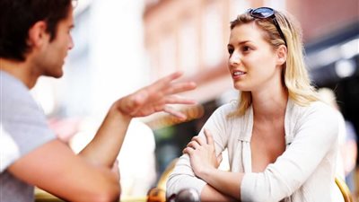 5 علامات تكشف عن وقوع الفتاة في الحب (إنفوجراف)