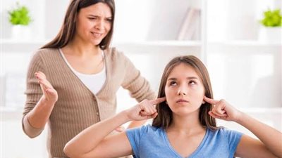 5 جمل احذري أن تقوليها لابنتك في سن المراهقة