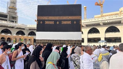 تفسير حلم الطواف حول الكعبة للعزباء والمتزوجة والحامل