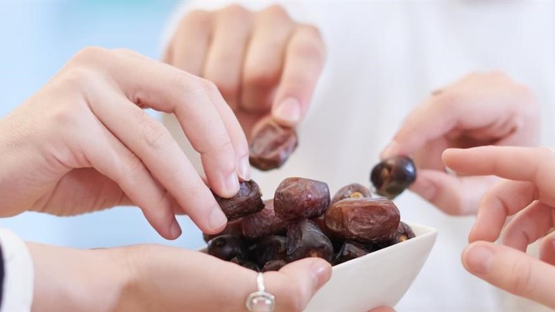 أكل التمر فى المنام