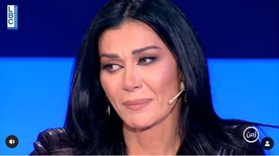 نادين الراسي تبكي على الهواء بسبب صورة (فيديو)