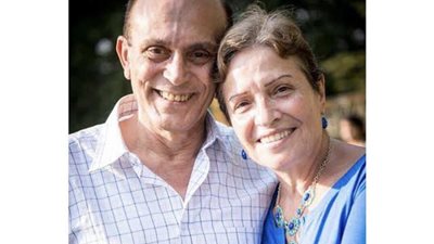 في عيد زوجهما الـ 50| محمد صبحي يتذكر زوجته برسالة رومانسية