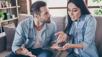 6 نصائح ذهبية للتعامل مع زوجك «الغيور»