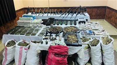 ترسانة أسلحة.. استشهاد نقيب شرطة في تبادل إطلاق نار مع عصابة البداري بأسيوط