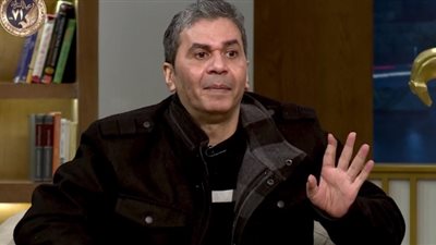 بعد استجابة عمرو الليثي | عمرو محمد علي ووالدته يسافران لأداء العمرة (فيديو)